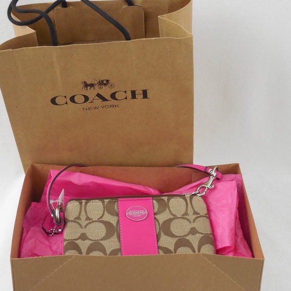 NWTB Coach Wristlet